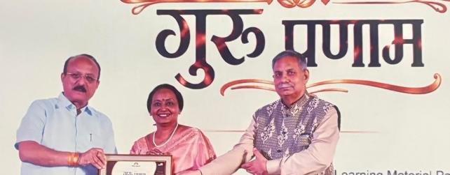 A Moment of Pride: Dr. Meenakshi Gupta Honoured with the Prestigious Guru Pranam Award, S. D. Public School